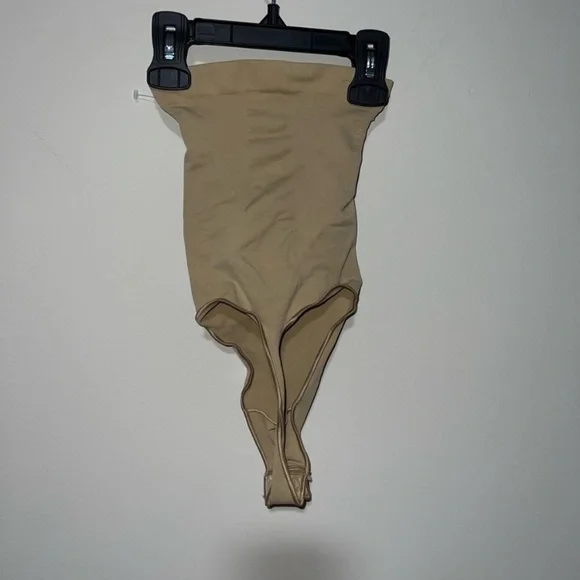 SKIMS SEAMLESS SULPT STRAPLESS THONG BODYSUIT CLAY XXS NO STRAPS
